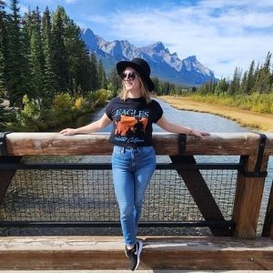 Meet your Posher, Leanna